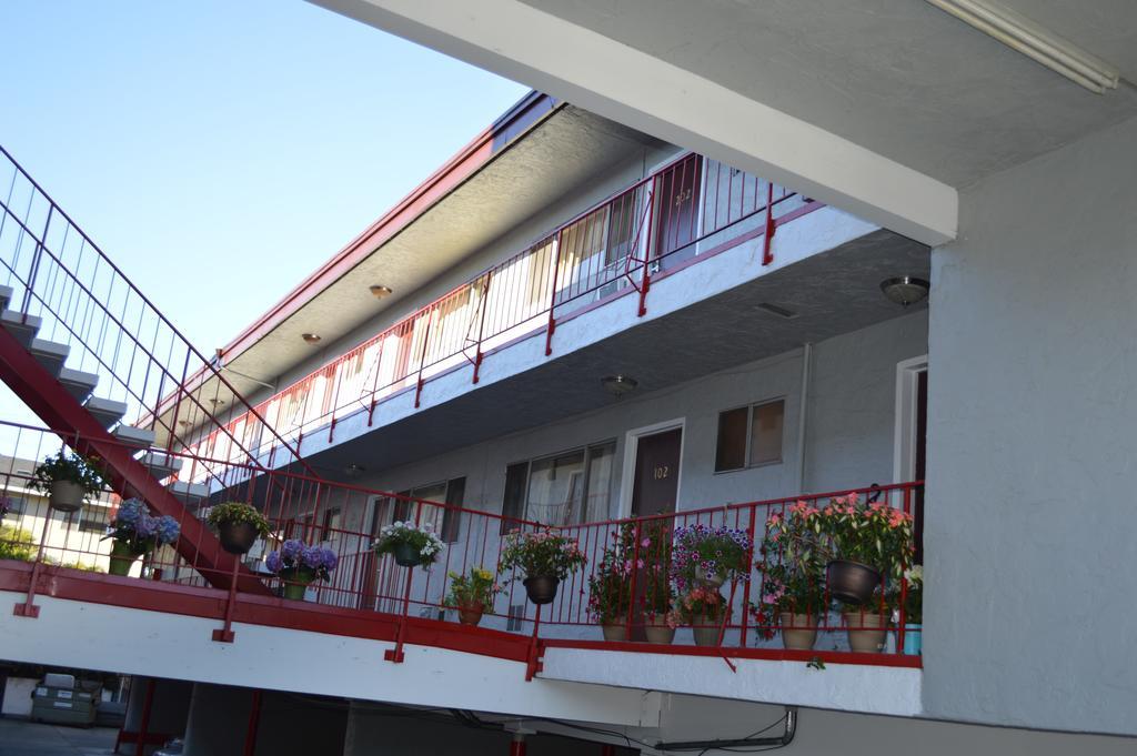 Glass Slipper - Stanford Motel